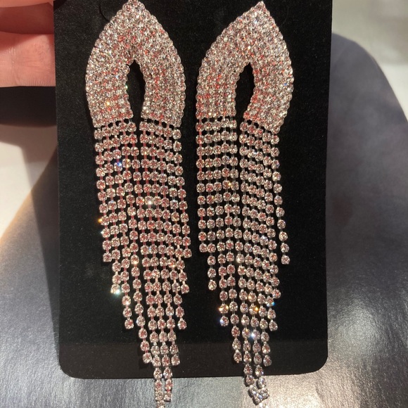 ⭐️ Long Silver Rhinestone Earrings - Picture 4 of 6